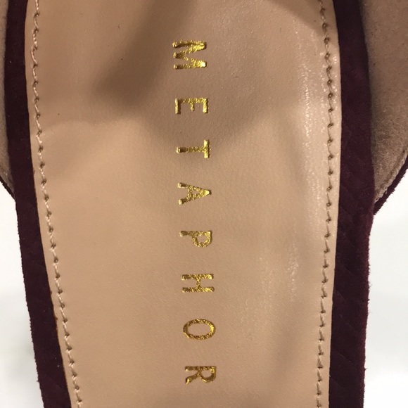 9 1/2 W I N E  metafor HEELS. Has an imprinted gator texture. Ankle strap 3”HEEL - Picture 4 of 7